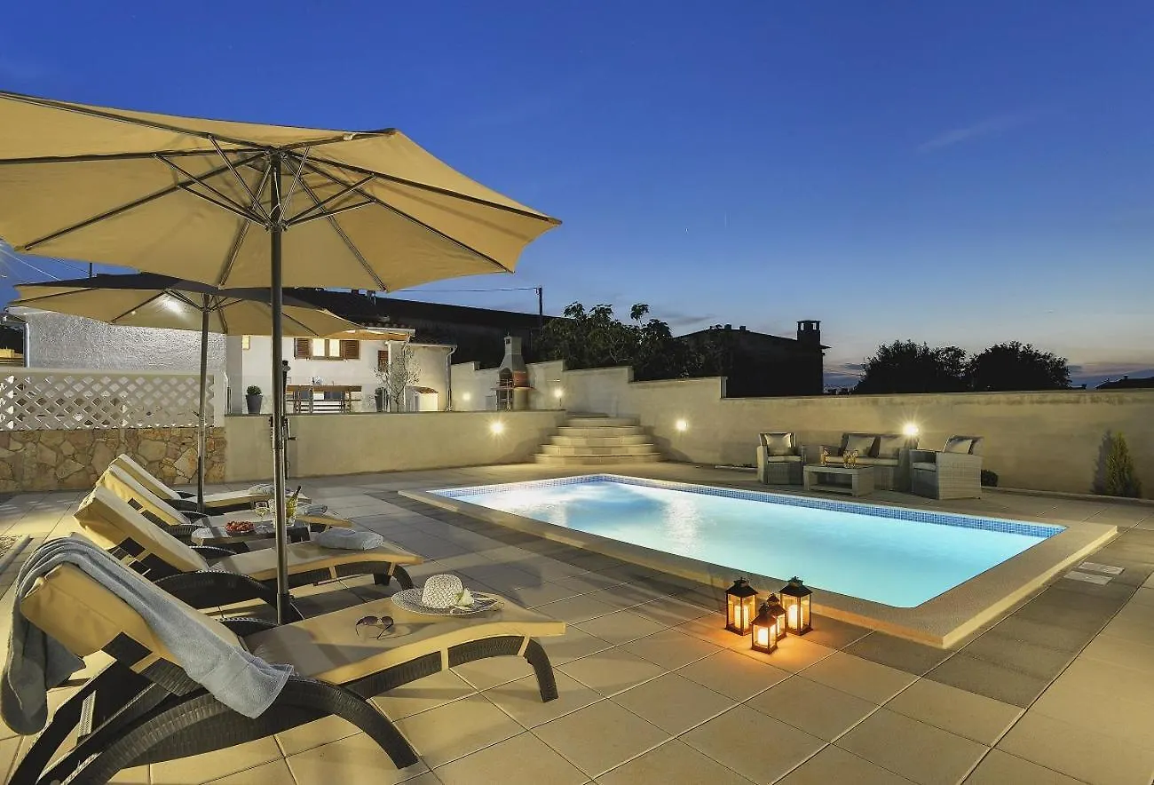 Holiday home Villa Paola Divsici