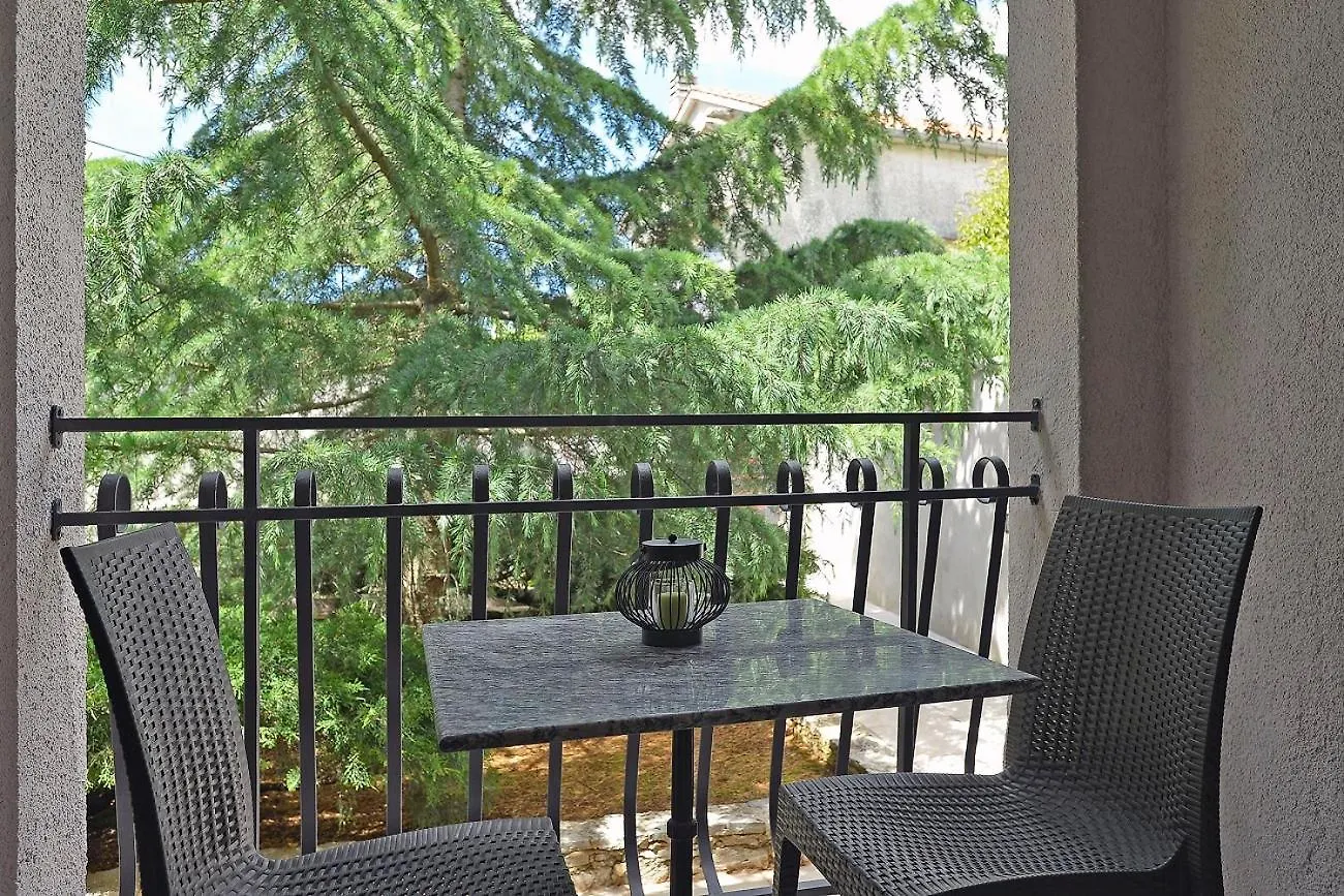 Villa Paola Divšići 0*,