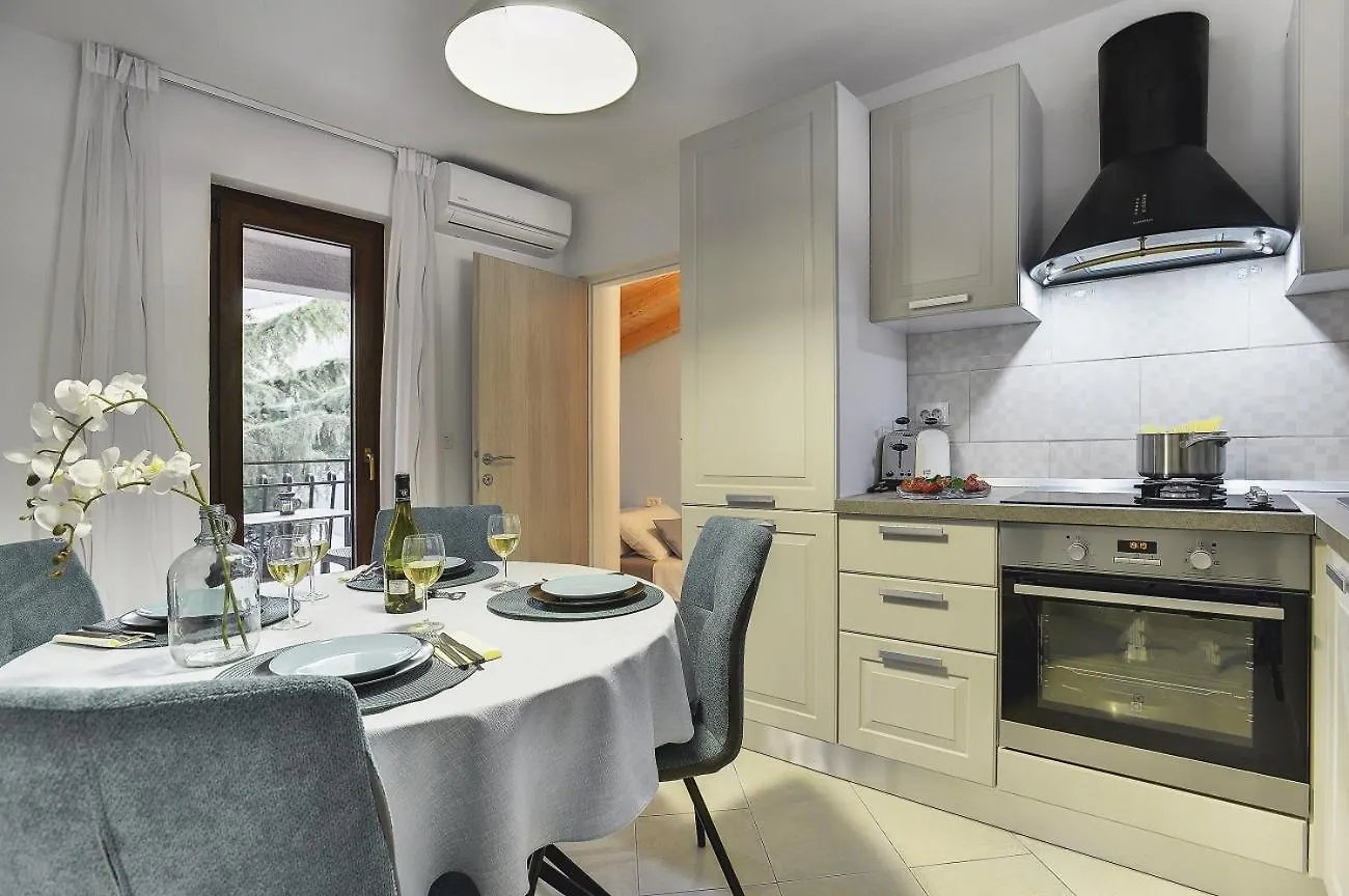 別荘 Villa Paola Divšići